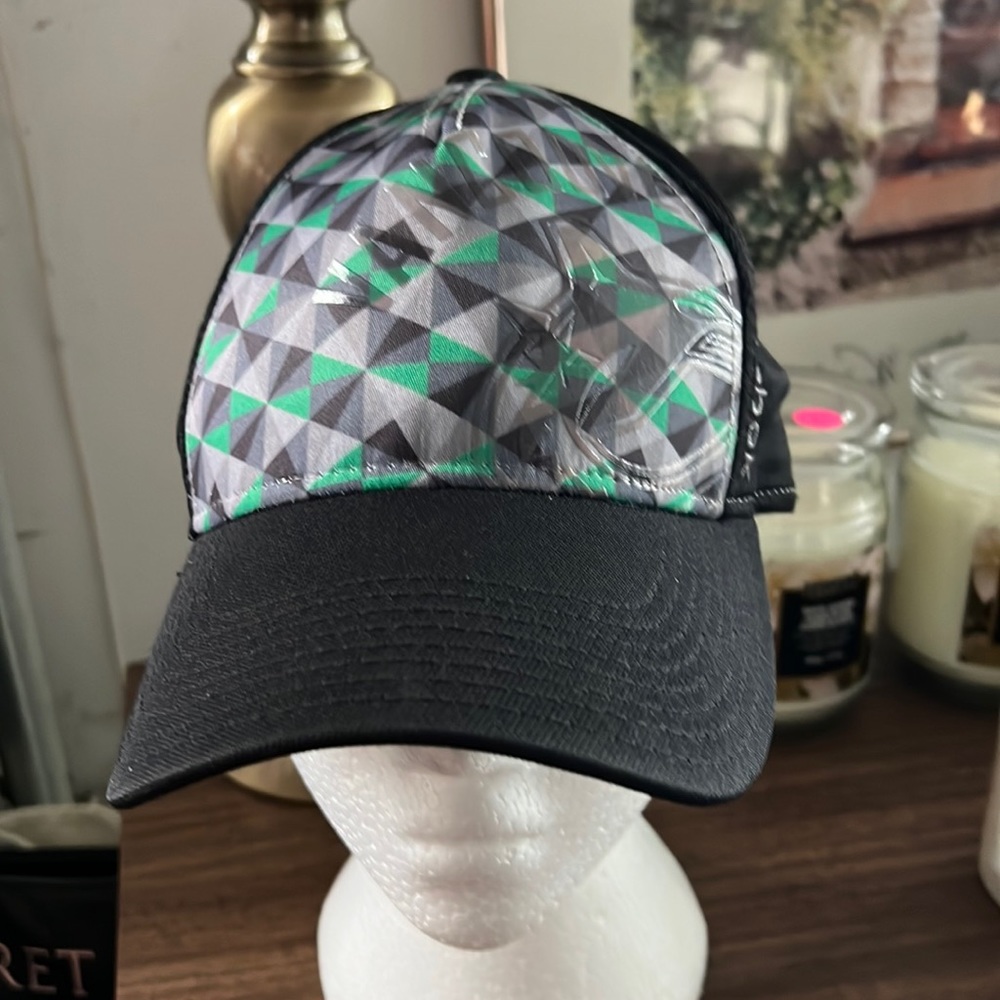 Ladies VANCOUVER CANUCKS HAT